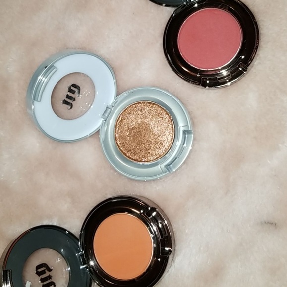 Makeup - Picture 1 of 2